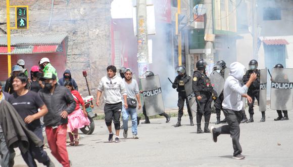 Junín: protestas se desbordan y manifestantes intentaron tomar el Gobierno Regional - Vigilante
