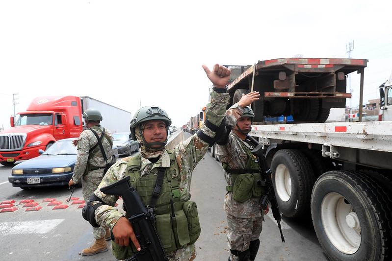 Militares apoyaron a la PNP en diversos operativos para el desbloqueo de carreteras y permitir que los alimentos y otros insumos lleguen a los peruanos. (Foto: MINDEF)