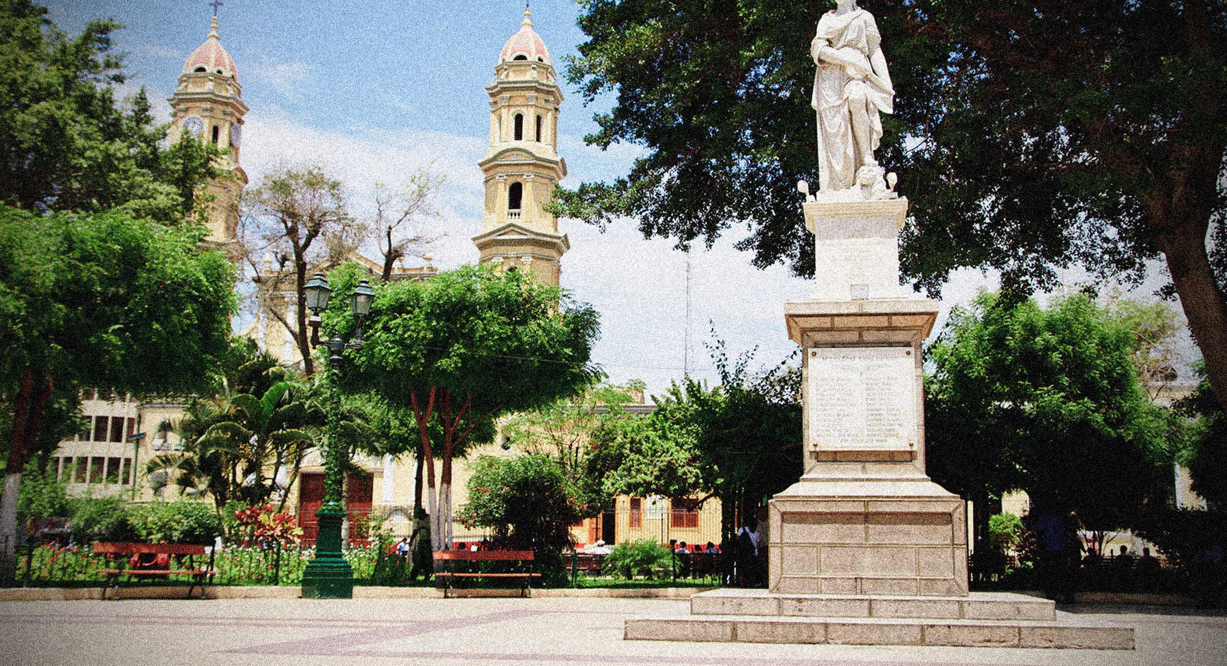 Plaza central de Piura
